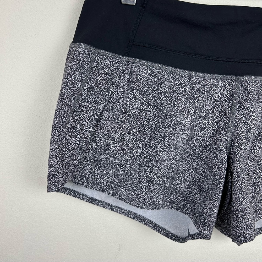 Lululemon Run Times Shorts 4-way stretch 4" size: 6 - Picture 5 of 13